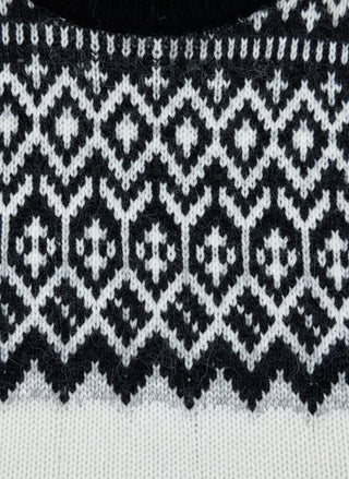 Kidka Unisex Icelandic Knit Sweater – Black & White Elegance