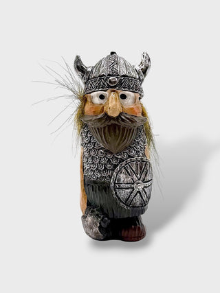 Hand-painted polyresin Icelandic Viking figurine wearing a horned helmet and detailed armor, holding a round Viking shield, 8 cm (3.15 in) tall.
