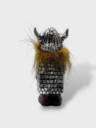 Hand-painted polyresin Icelandic Viking figurine wearing detailed silver armor and a horned helmet, holding a sword and round shield, 8 cm (3.15 in) tall.