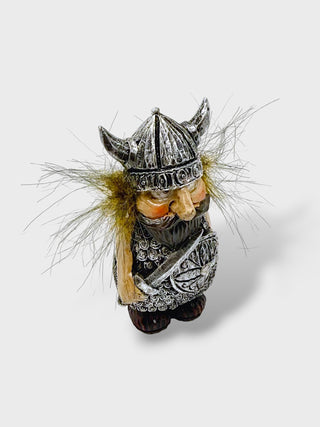 Hand-painted polyresin Icelandic Viking figurine wearing silver armor and a horned helmet, holding a sword and shield, 8 cm (3.15 in) tall.