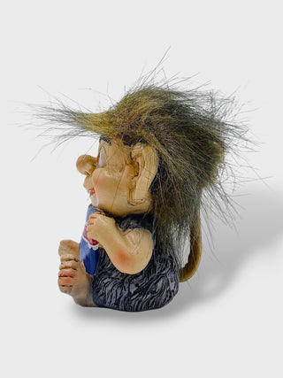 Hand-painted polyresin Icelandic troll figurine holding the Icelandic flag with a smiling face and fluffy hair, 7 cm (2.76 in) tall.